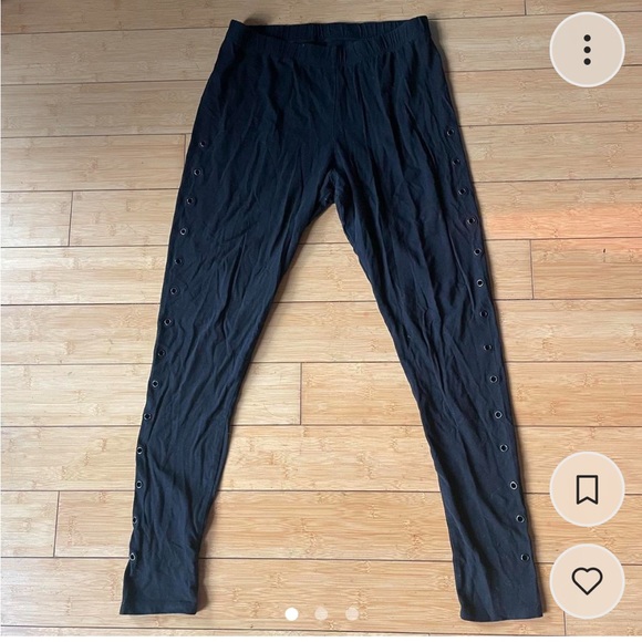 Blackheart by Hot Topic leggings with grommets - Picture 1 of 3